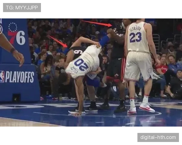 “暖心一幕：小球童为客队球员捡球，获得全场掌声”